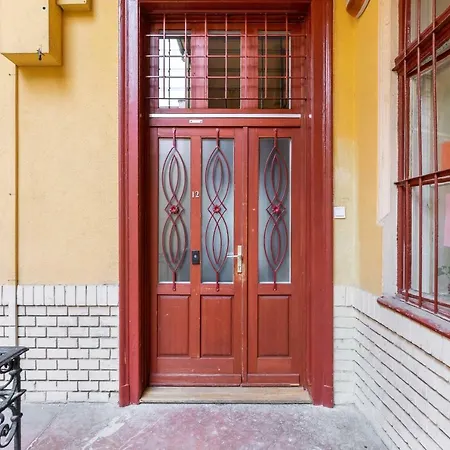Spacious Victorian By Grand Boulevard *