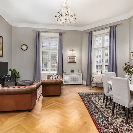 Spacious Victorian By Grand Boulevard Apartment Budapest