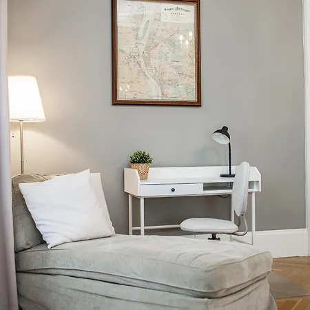 Apartment Spacious Victorian By Grand Boulevard