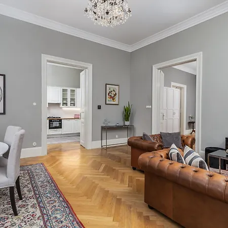 Spacious Victorian By Grand Boulevard Apartment Budapest