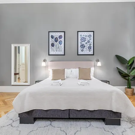 Apartment Spacious Victorian By Grand Boulevard