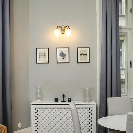 Spacious Victorian By Grand Boulevard *