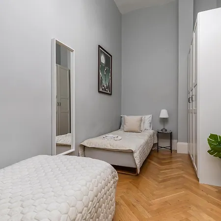 Apartment Spacious Victorian By Grand Boulevard Budapest