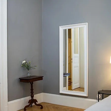 Spacious Victorian By Grand Boulevard *