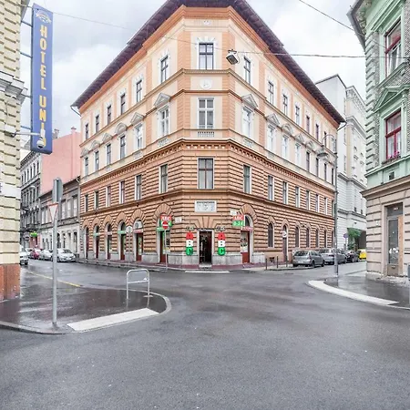 Spacious Victorian By Grand Boulevard * 부다페스트