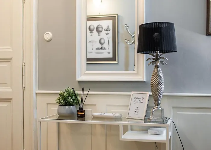 Spacious Victorian By Grand Boulevard شقة بودابست