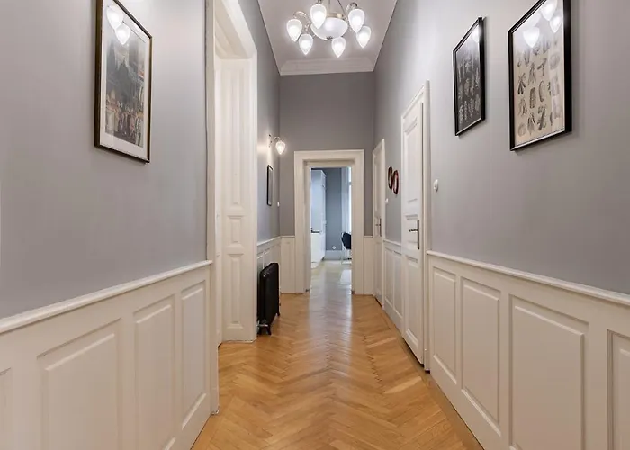 Spacious Victorian By Grand Boulevard *