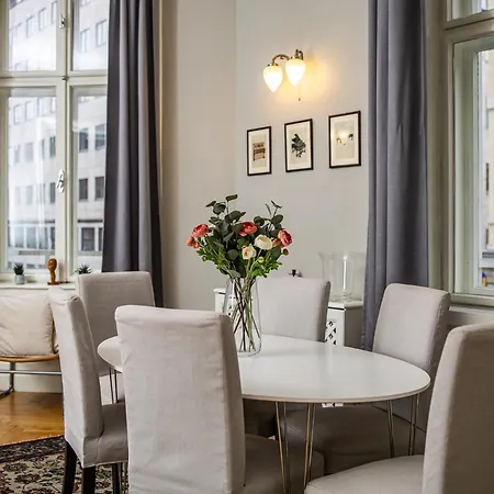 Spacious Victorian By Grand Boulevard Будапешт