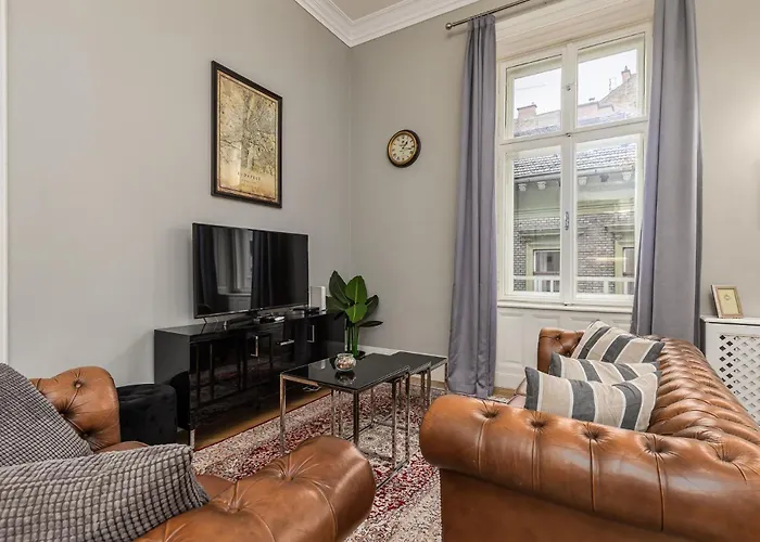 Spacious Victorian By Grand Boulevard * Budapest