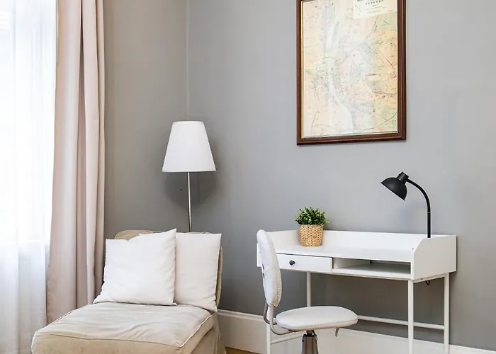 Spacious Victorian By Grand Boulevard Budapest