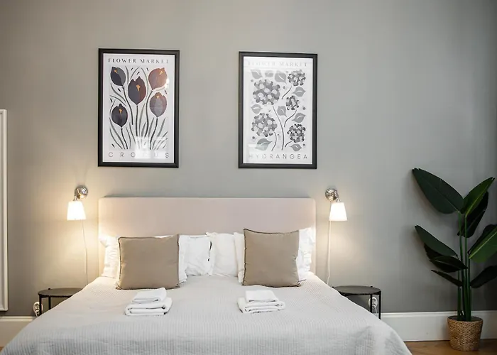 Spacious Victorian By Grand Boulevard * Budapest
