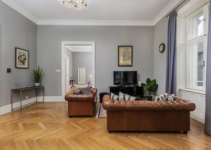 Spacious Victorian By Grand Boulevard Budapest