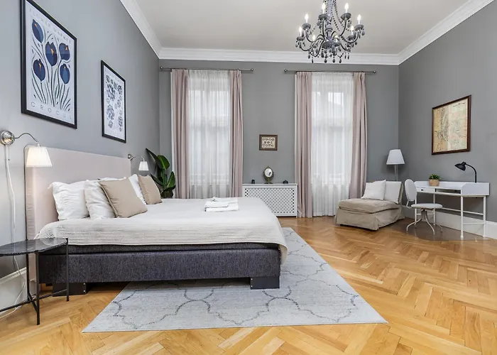 Spacious Victorian By Grand Boulevard * Budapest
