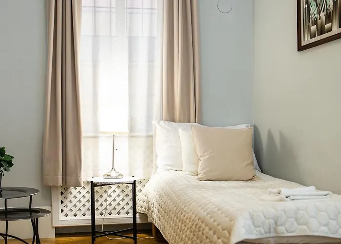 Spacious Victorian By Grand Boulevard Appartement