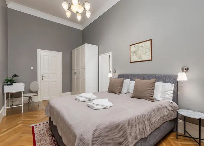 Spacious Victorian By Grand Boulevard Appartement *