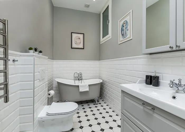 Spacious Victorian By Grand Boulevard Budapest