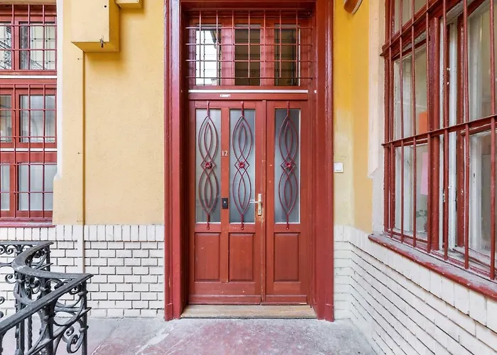 Spacious Victorian By Grand Boulevard *